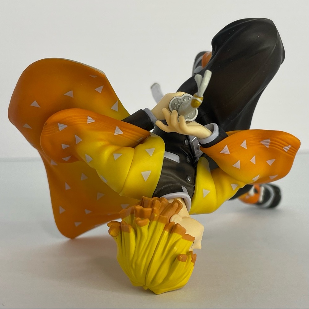 Demon Slayer Kimetsu no Yaiba: Zenitsu Agatsuma ConoFig Figure - Picture 12 of 16